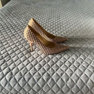 Manolo Blahnik Brown and Camel Houndstooth
Fabric Pump. Size 37.5.